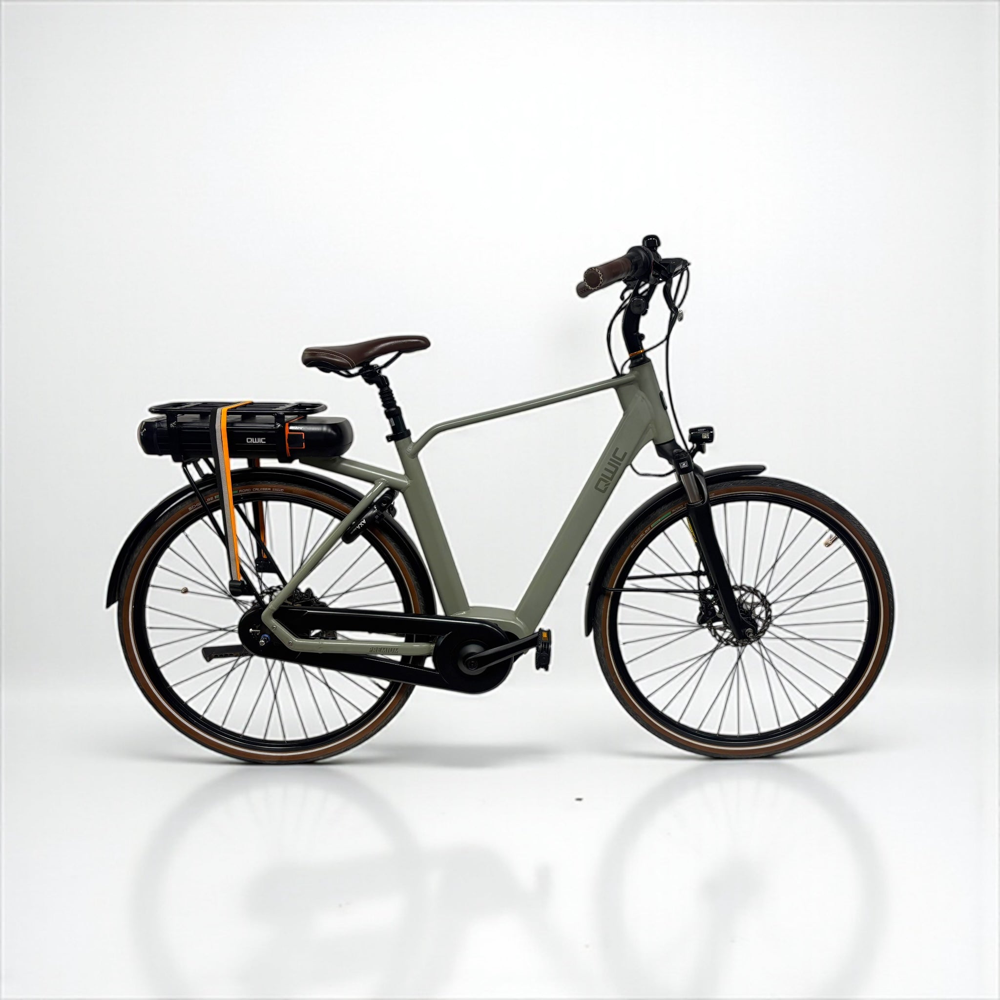QWIC Premium MN7D+ heren e-bike met Bafang middenmotor, 625Wh accu en 7 versnellingen.